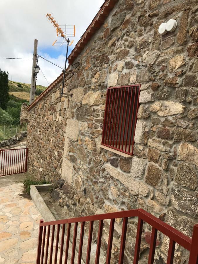 Casa Sierra De Gredos Casa de hóspedes Navasequilla Exterior foto